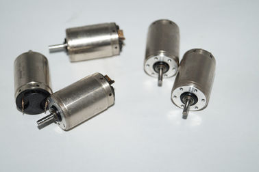 Un pequeño motor dentro de la máquina 61.144.1121 servomotor proveedor