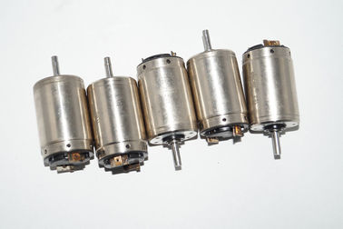 Un pequeño motor dentro de la máquina 61.144.1121 servomotor proveedor